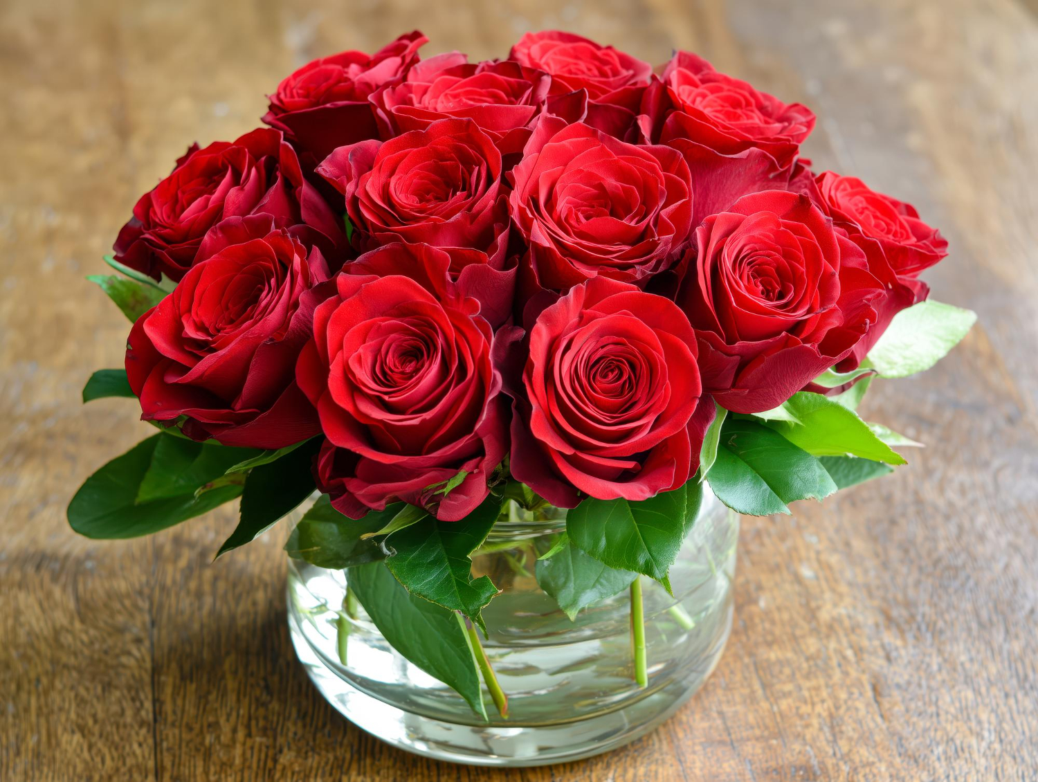 Розкішний букет троянд у вазі — правильний догляд із Bloom Rose