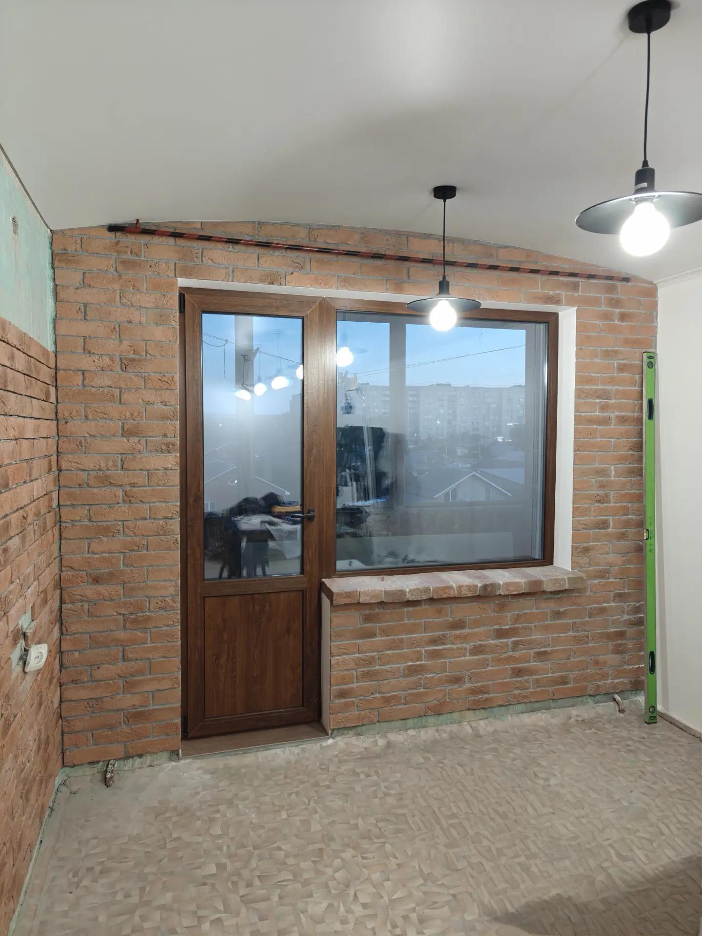 Балконный блок профиль Rehau с ламинацией золотой дуб