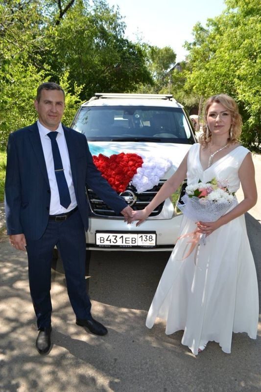 Участница Мётел с мужем в день свадьбы
