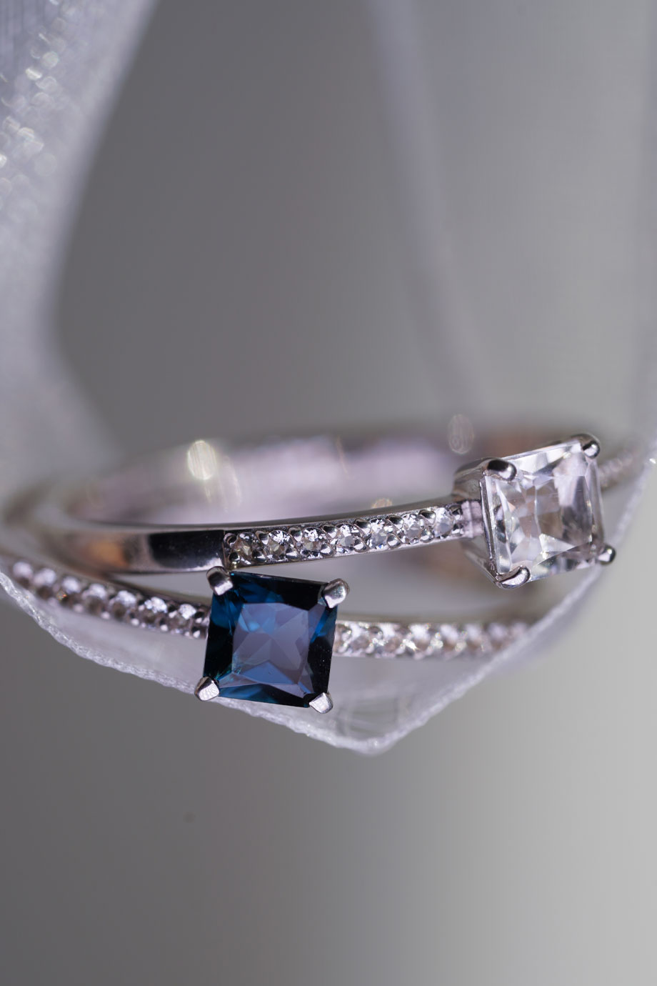 дымчатый топаз минерал. микродермал на леске. горный хрусталь топаз. раухтопаз дымчатый кварц кристалл. кольцо с прозрачным камнем.