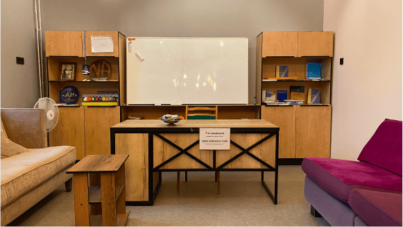 Спикерская в комнате для групповых занятий