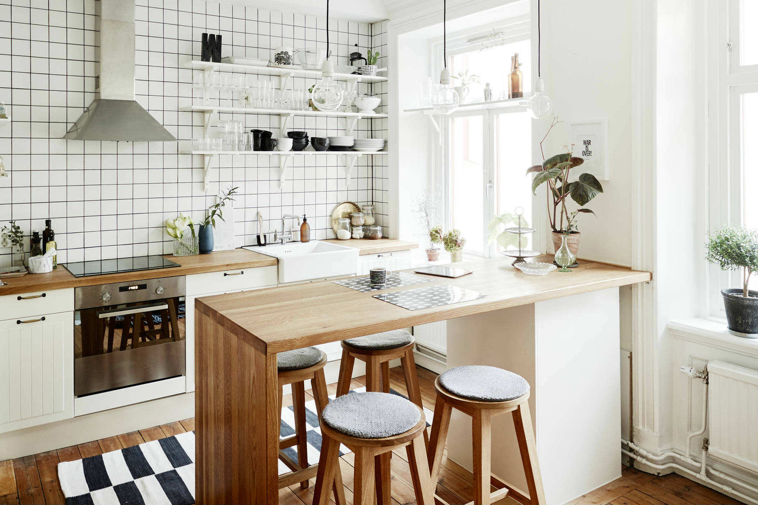 Кухонный гарнитур в скандинавском стиле для маленькой кухни фото