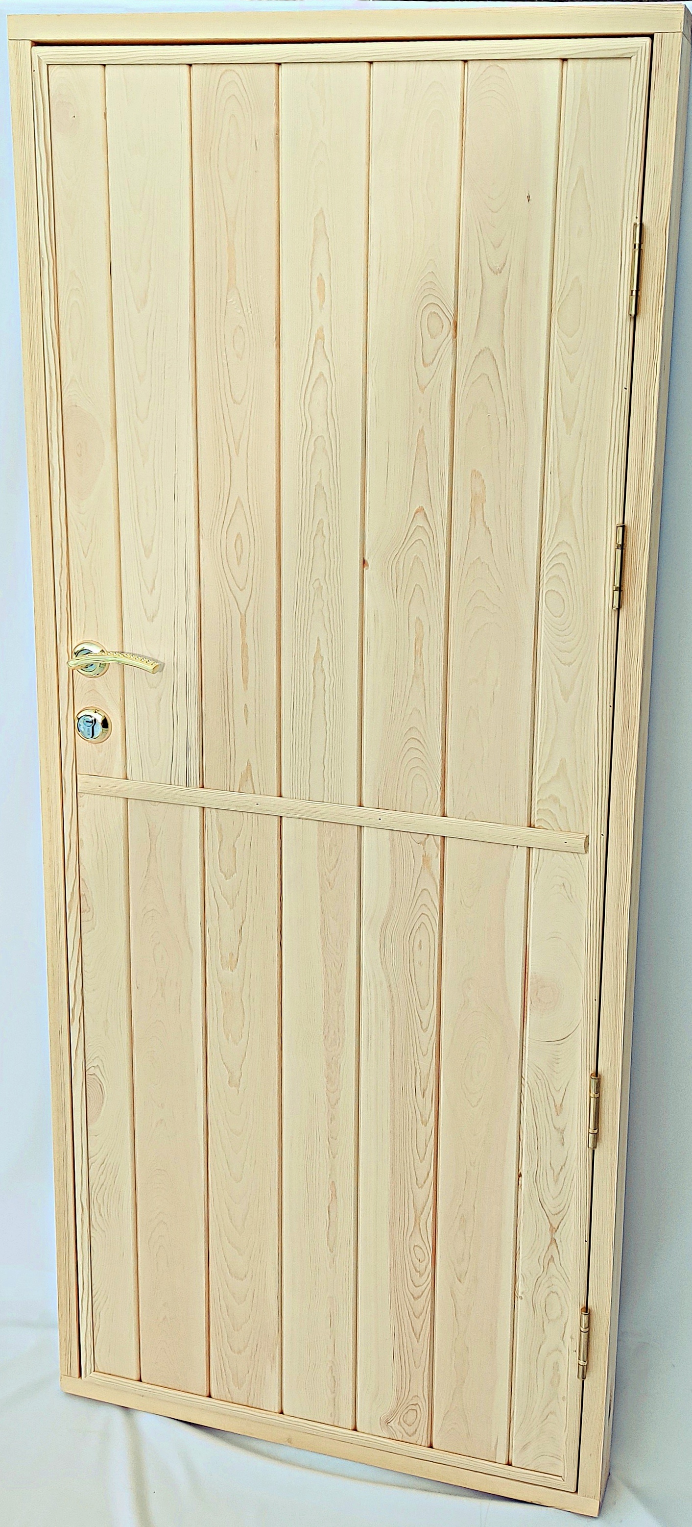 деревянная входная дверь