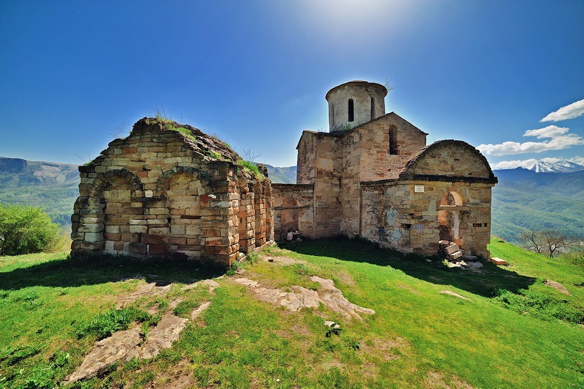 старая церковь на горе