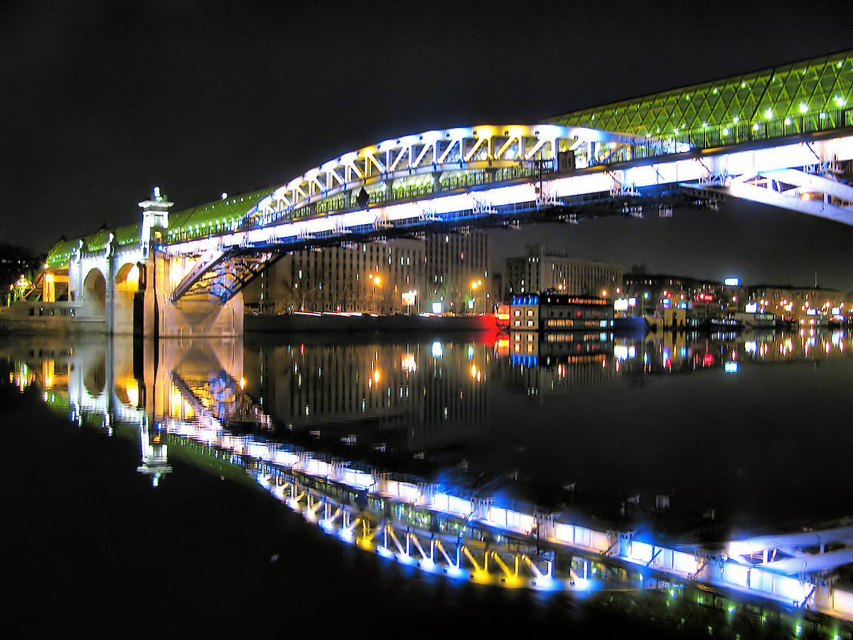 мост на парке культуры