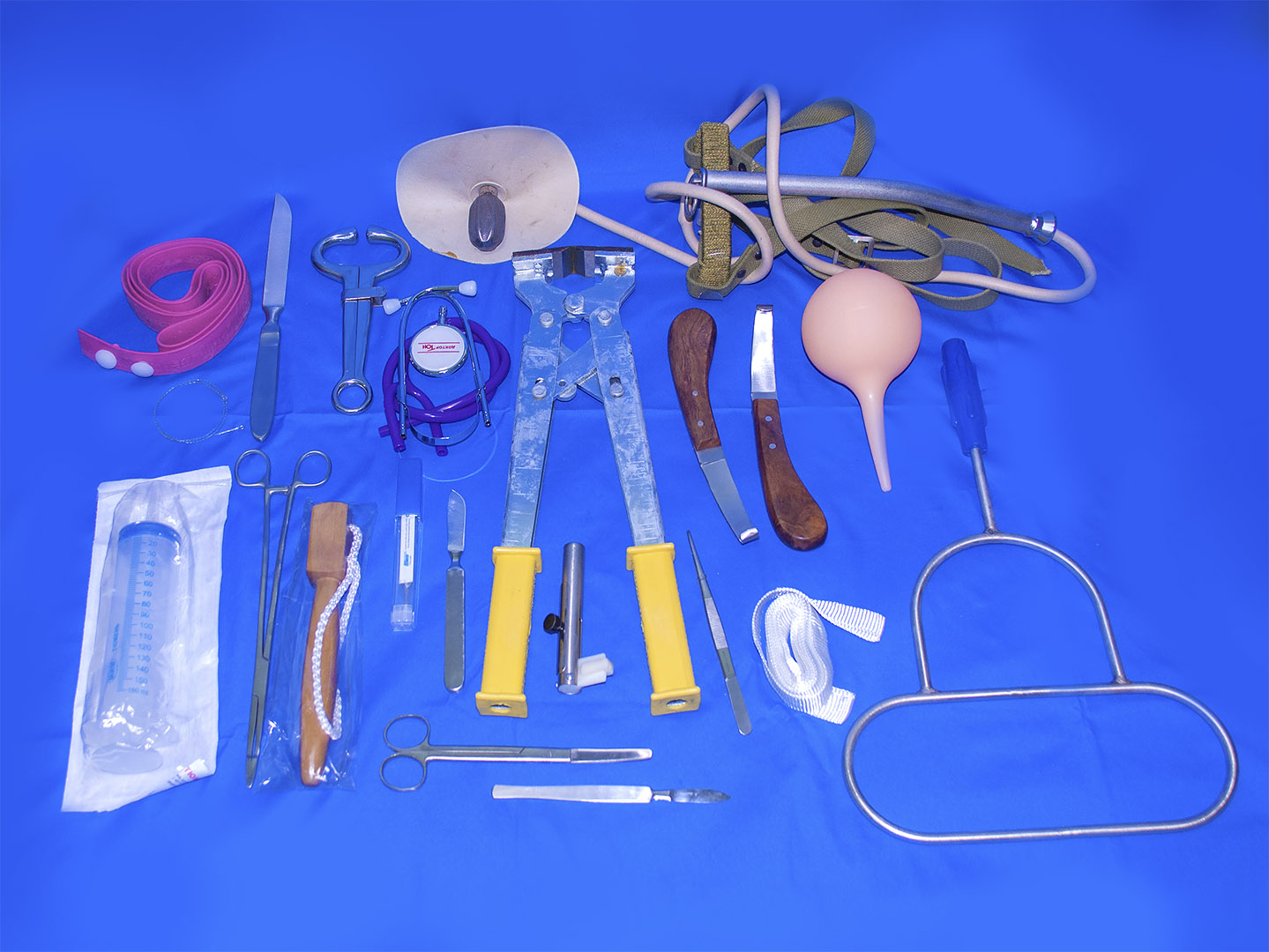 Хирургическое оборудование и инструменты