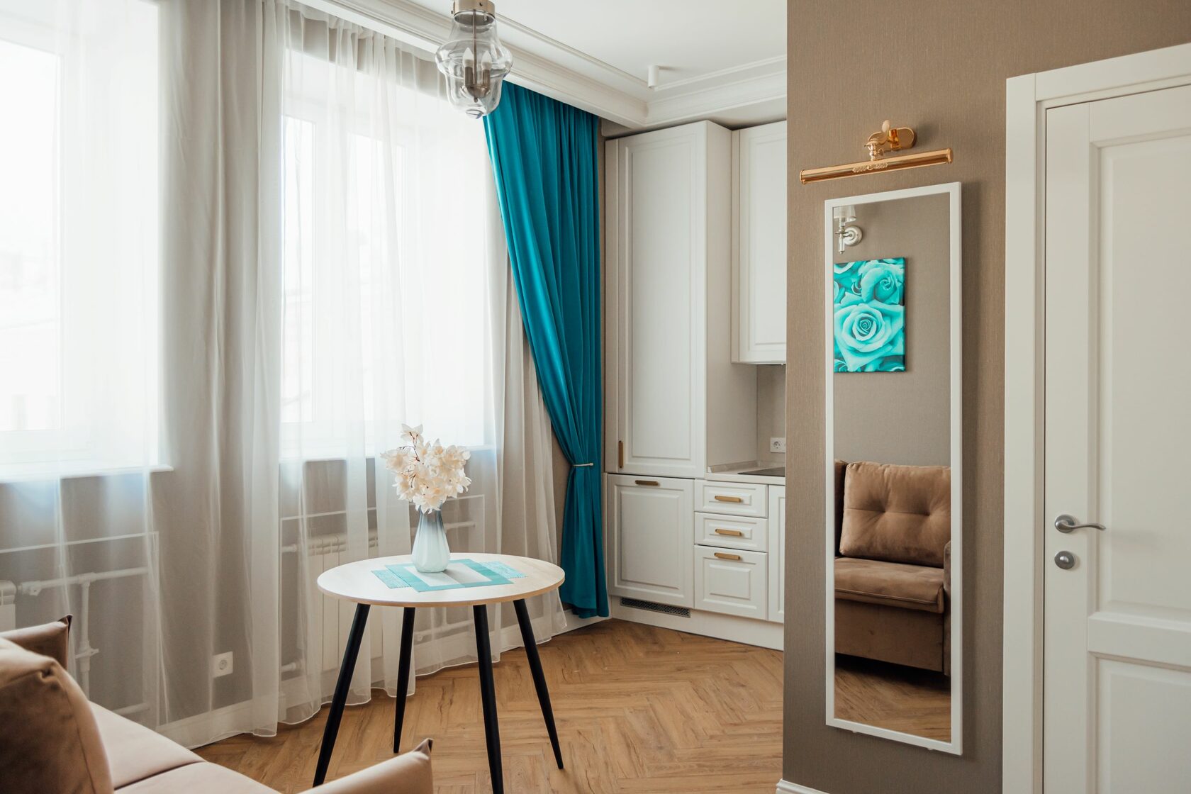 Раковина в ванную комнату со столешницей для стиральной. Дом дехтерева отель санкт-петербург. Питер дом дехтерева год постройки. Отель спасский переулок. Дом дехтерева отель санкт-петербург семейный номер.