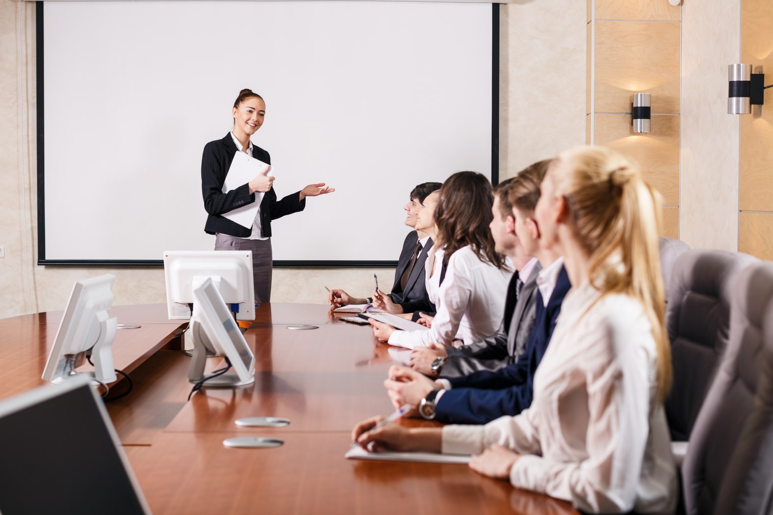 корпоративные бизнес тренинги для сотрудников  тренинги для развития персонала в компании  обучение и развитие команды бизнес тренинги  бизнес тренинги для роста компании