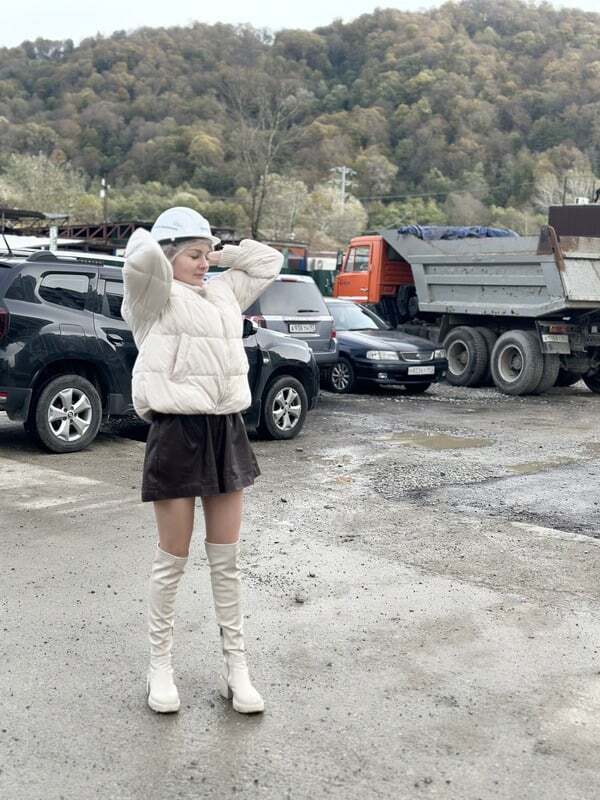 Люся Зарубежная на стройке