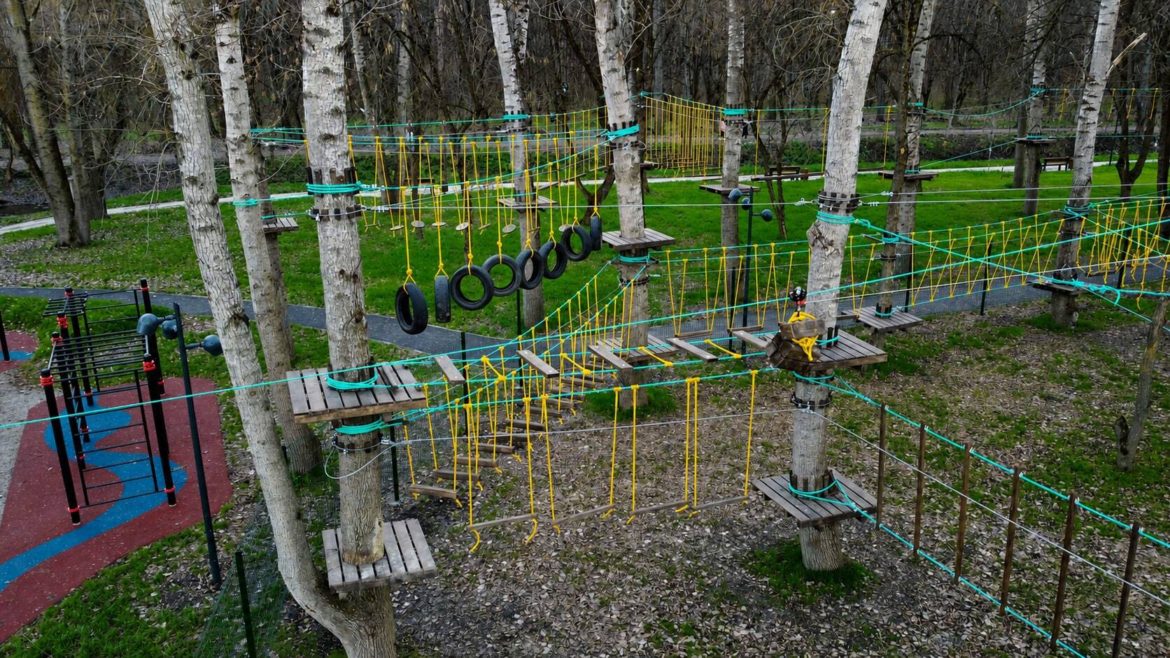 Верёвочный парк на деревьях — фотография 2