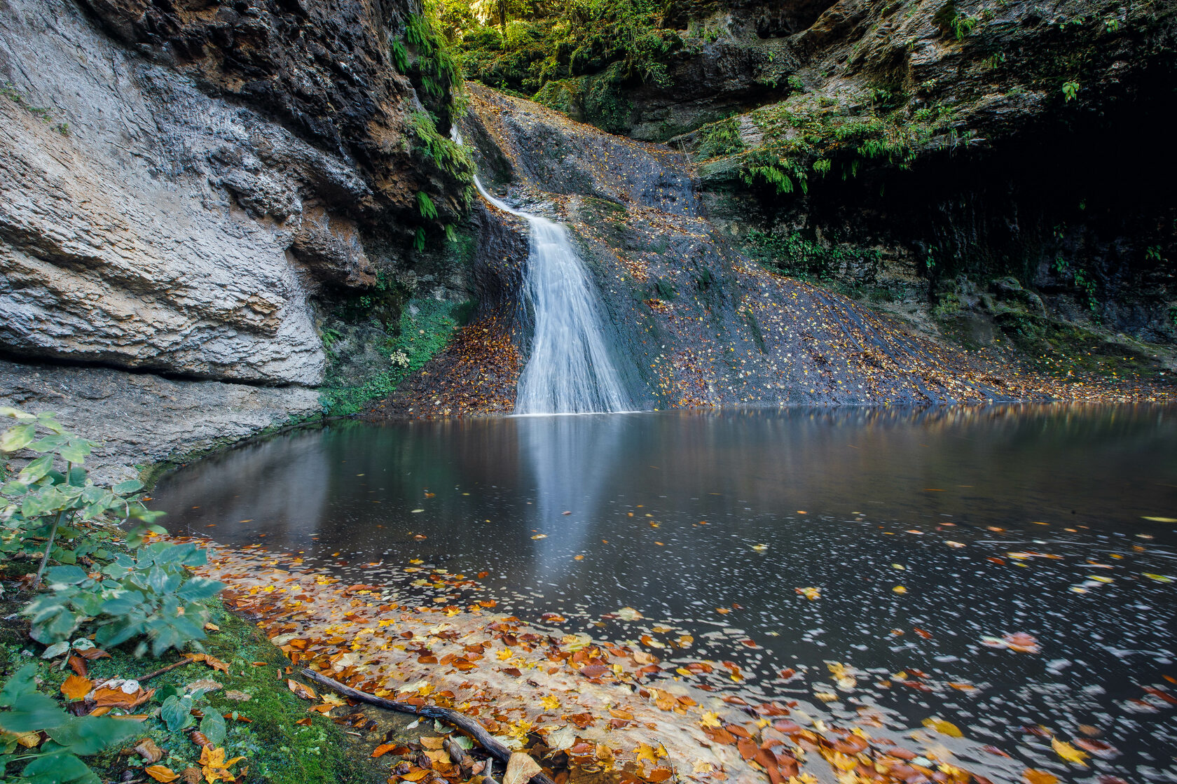 Водопады Руфабго осенью