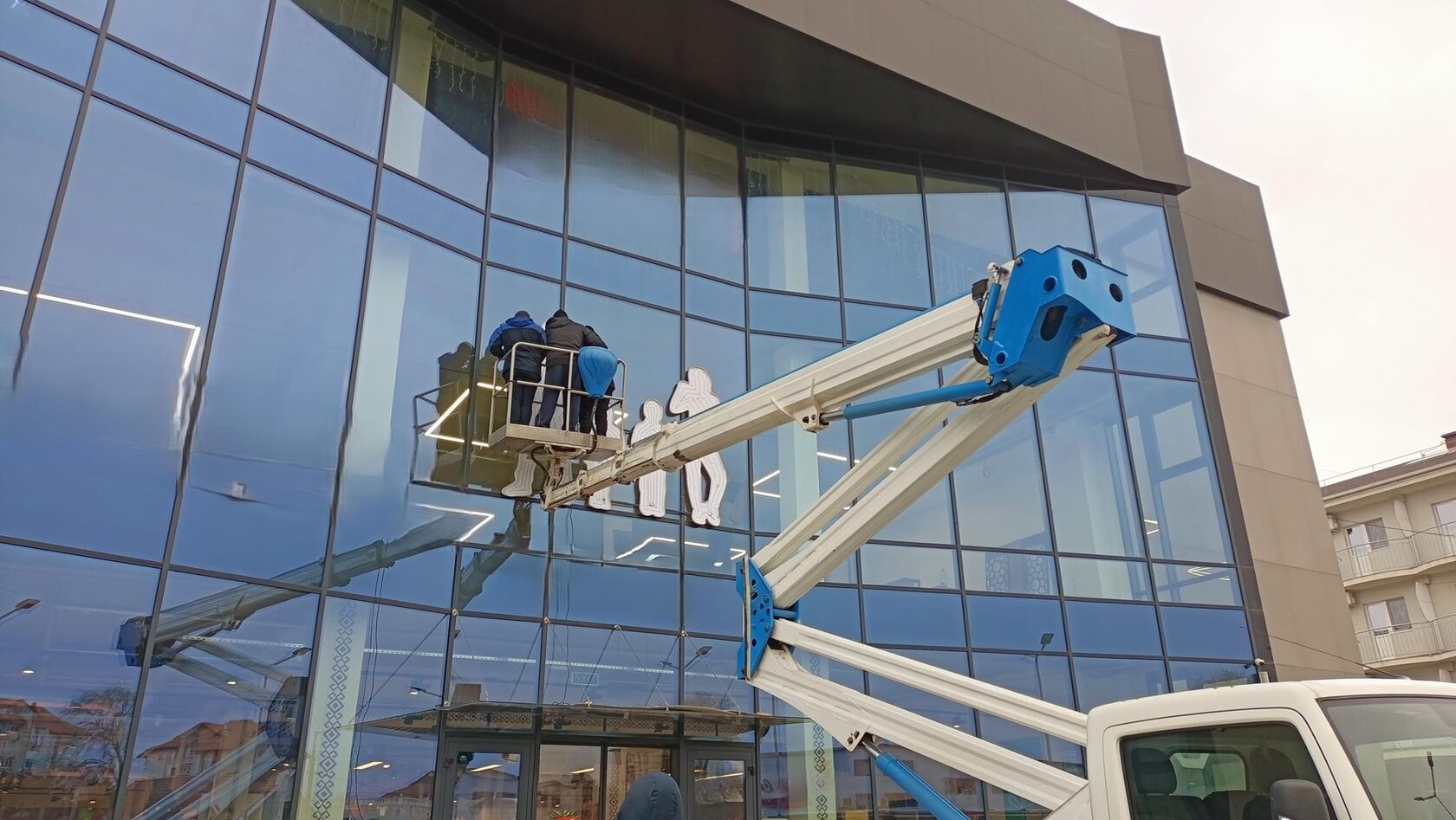 мойка фасада с автовышкой кишинев