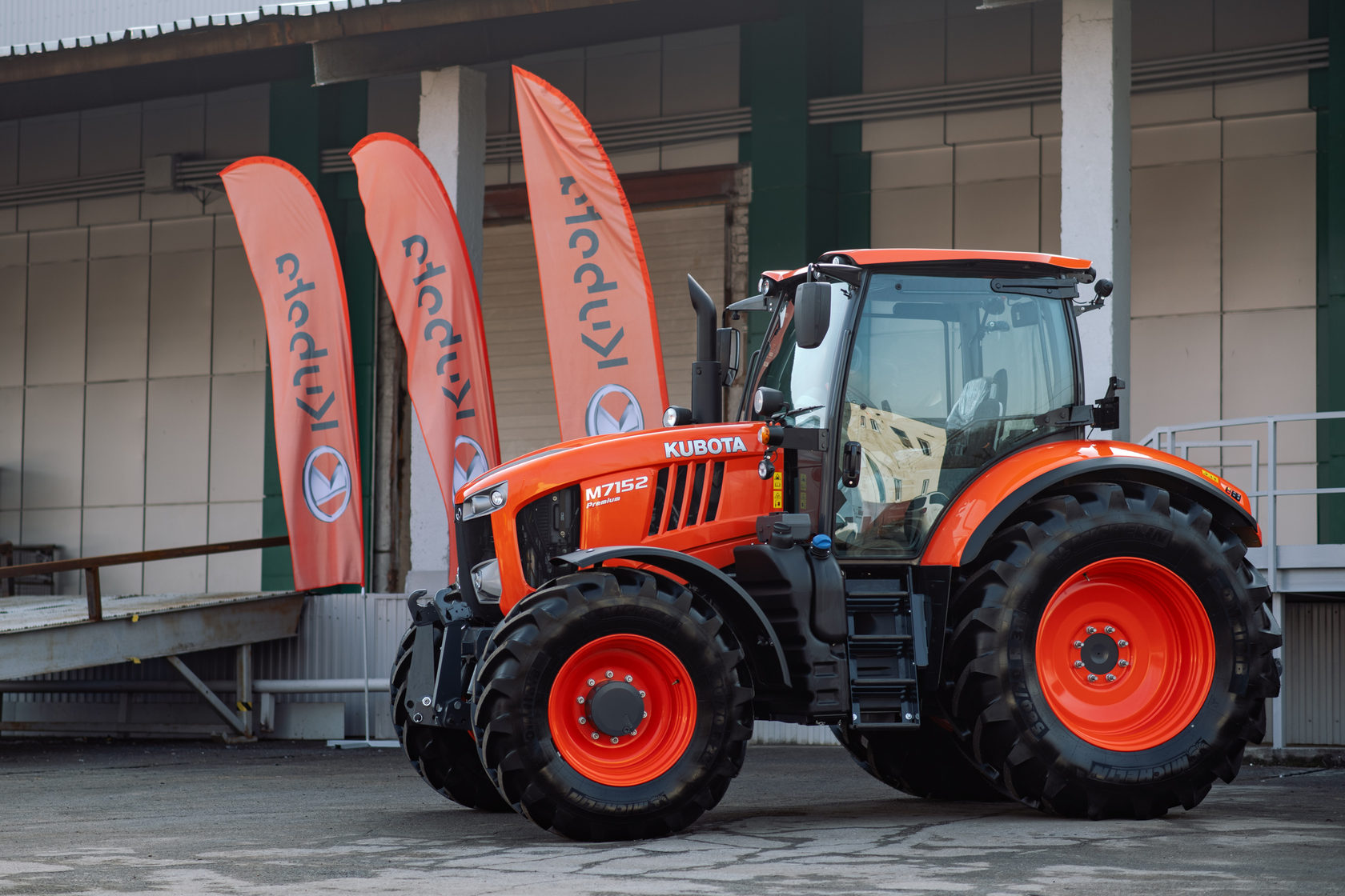 Старт продаж тракторов Kubota M7 в России.
