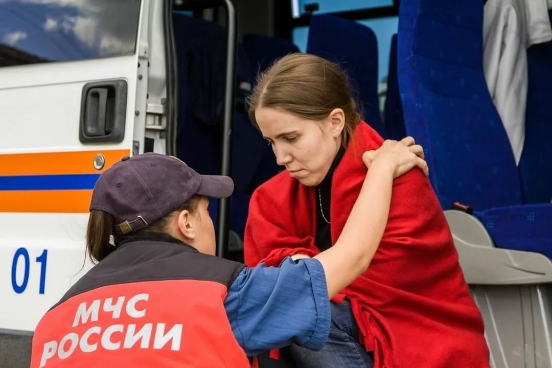 Психолого психологическая помощь. Спасатель психолог МЧС. Психолог в экстренной ситуации. Психолог ЧС.