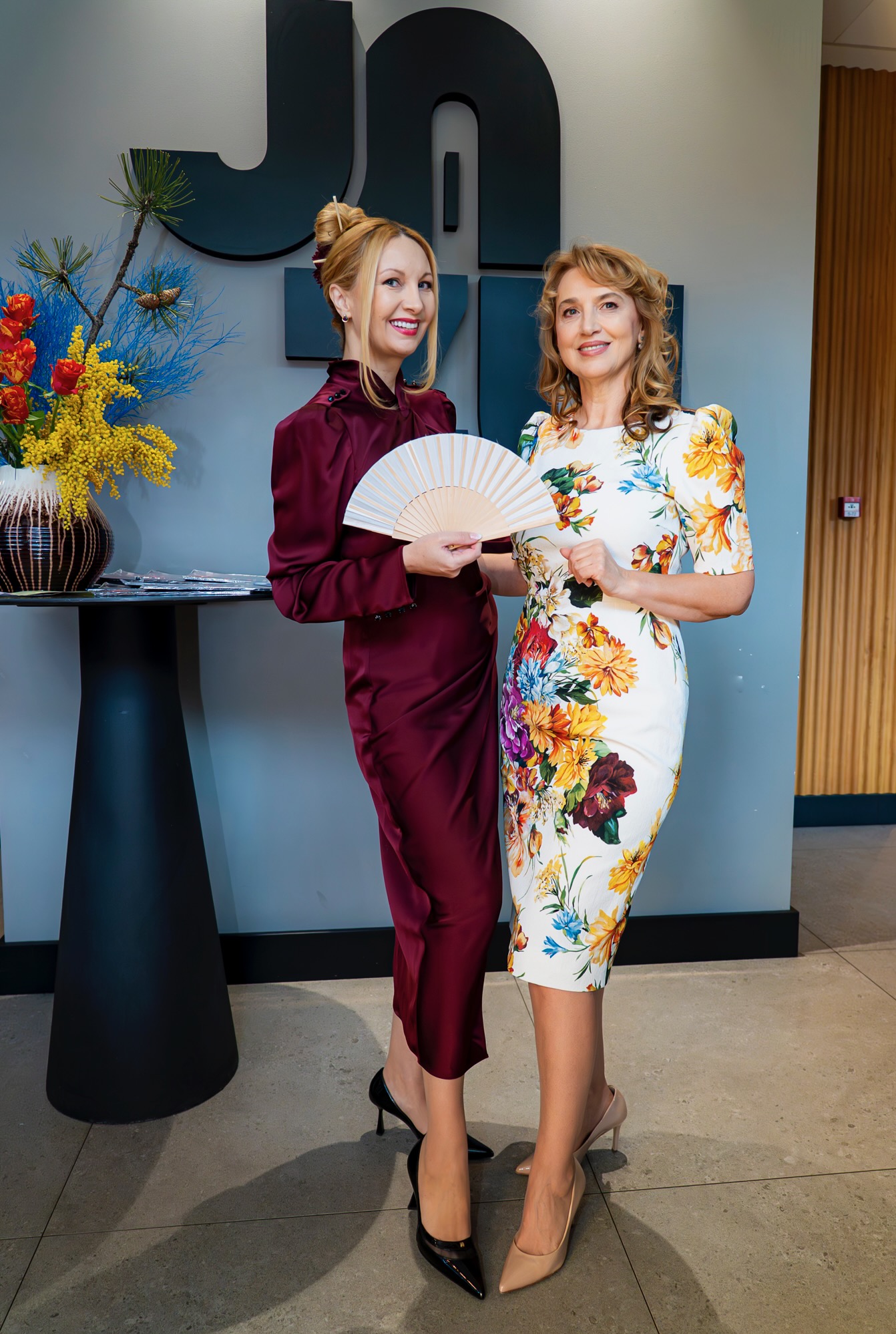 Йордана Димитрова и рожденичката Анелия Костадинова на японското соаре на Клуб „Великолепната жена“.