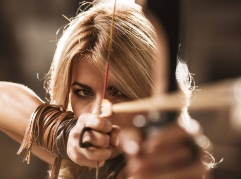 фото парня и девушки на романтическом свидании в публичном месте