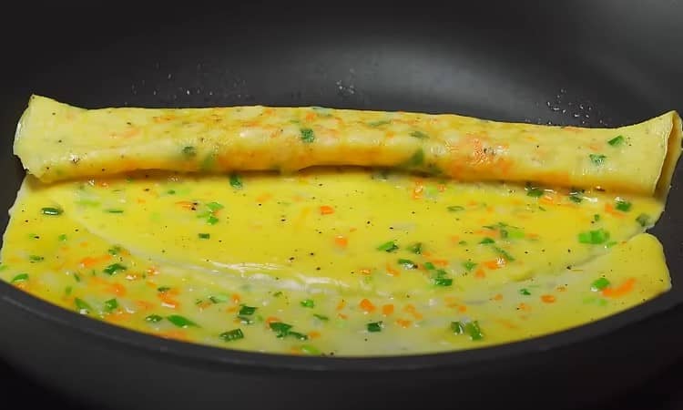 Приготовление японского омлета тамагояки с овощами: шаг 8