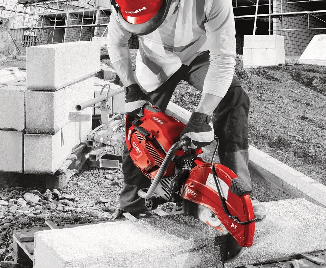 Алмазной резкой. Алмазная резка Hilti. Алмазная дисковая резка Hilti. Алмазная резка бетона алмазное бурение. Резка бетона алмазным диском.