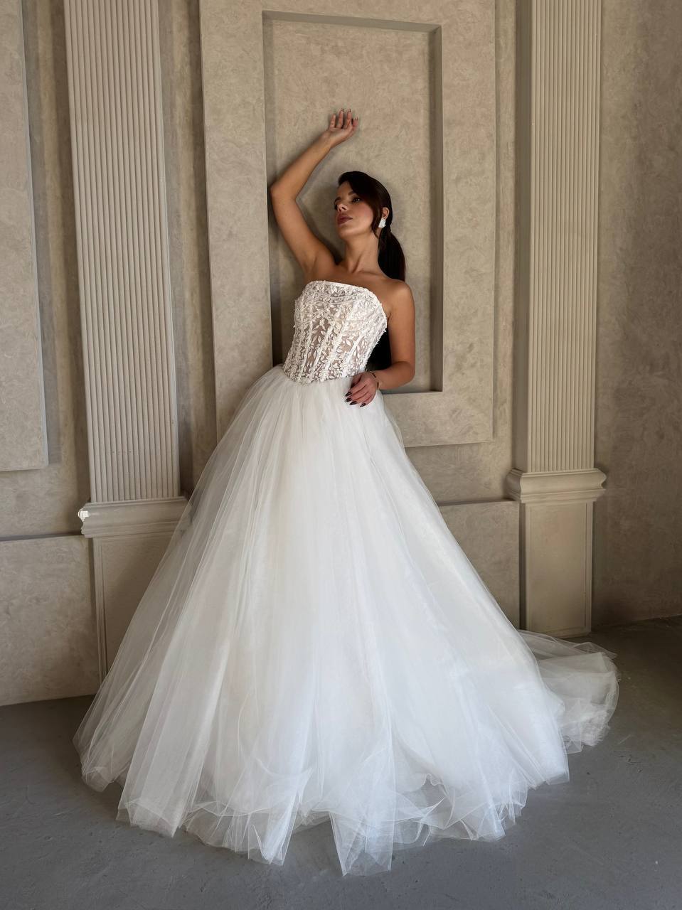 Свадебное платье пышное с кружевным корсетом