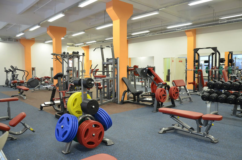 Фитнес архангельск московский. Палестра Северодвинск. Тренажерный зал Палестра Северодвинск. Зал Палестра Северодвинск. Палестра Архангельск.
