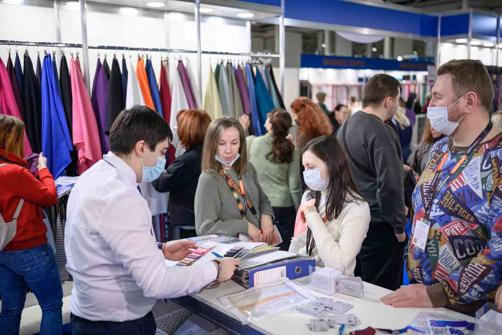 Выставка тканей в москве. Выставка тканей. Модатекс Серов.