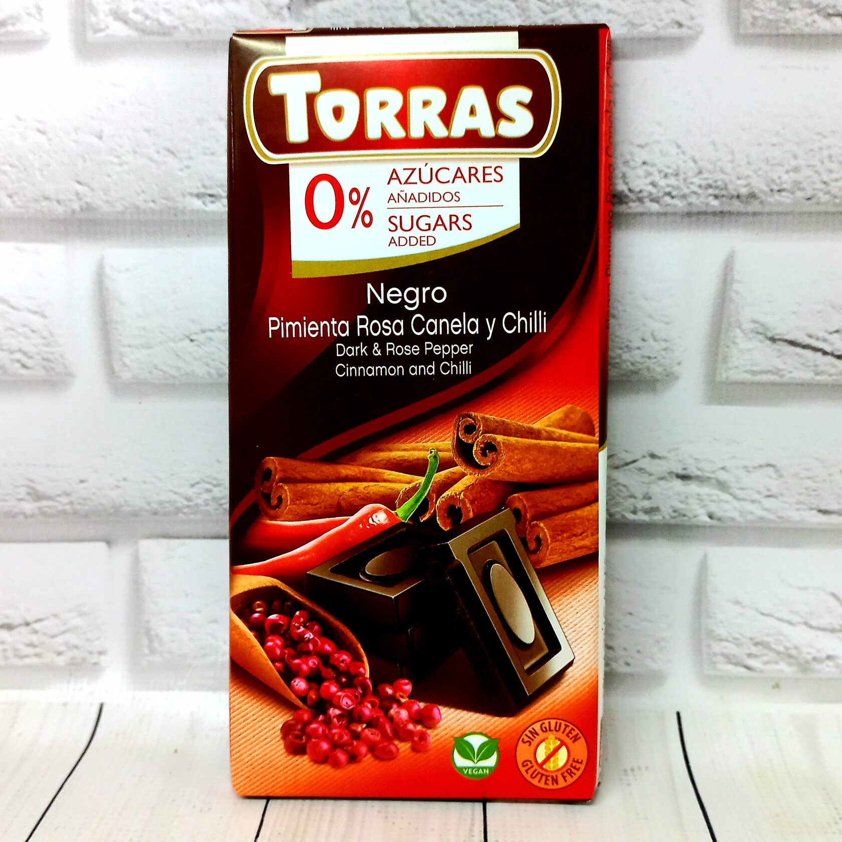 Шоколад Torras чёрный (корица + перец чили)