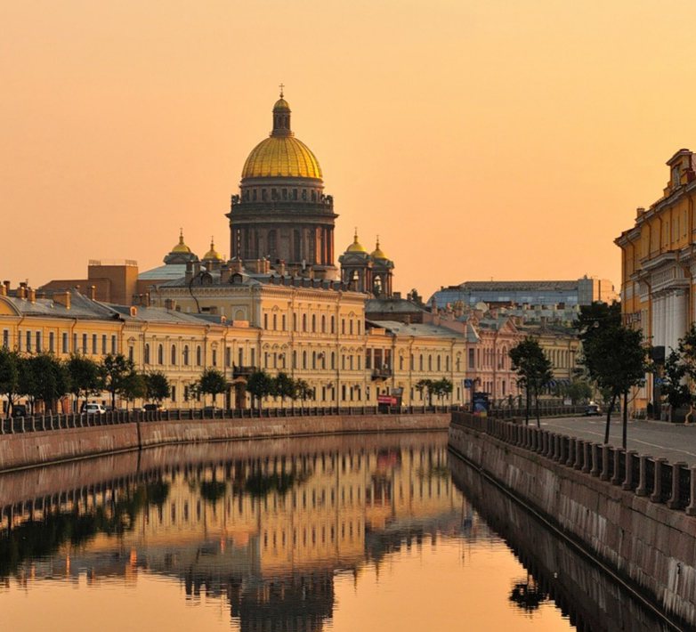 Взгляд спб. Петербург. Вид на Исаакиевский собор с мойки. Обзорная экскурсия Северная столица в Питере. Город.