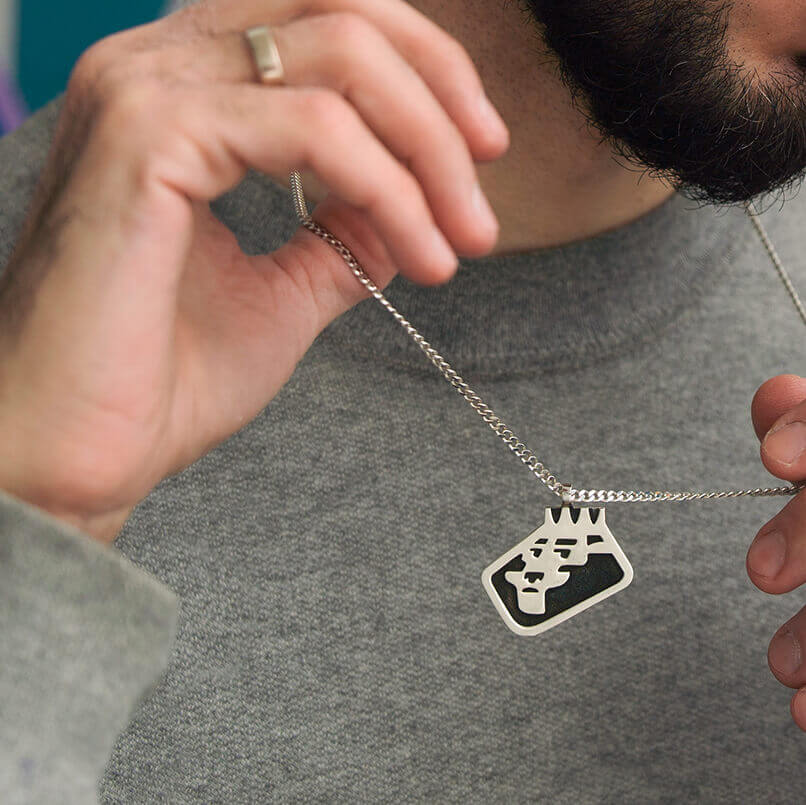 Стикерпаки, значки, нашивки, кулон и прочий мерч со львом. Автор Алексей Бархан.