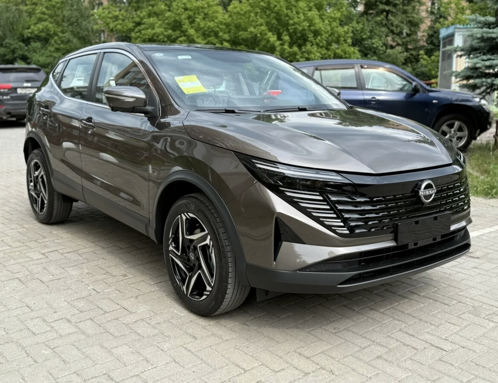 Nissan Qashqai, вид сбоку — автомобиль под заказ из Китая