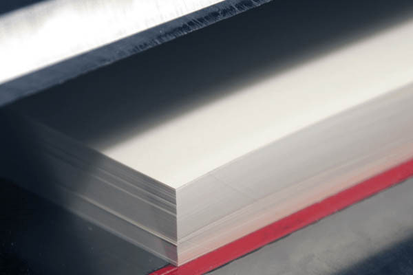 Резка бумаги. Бумаго-резательная машина.