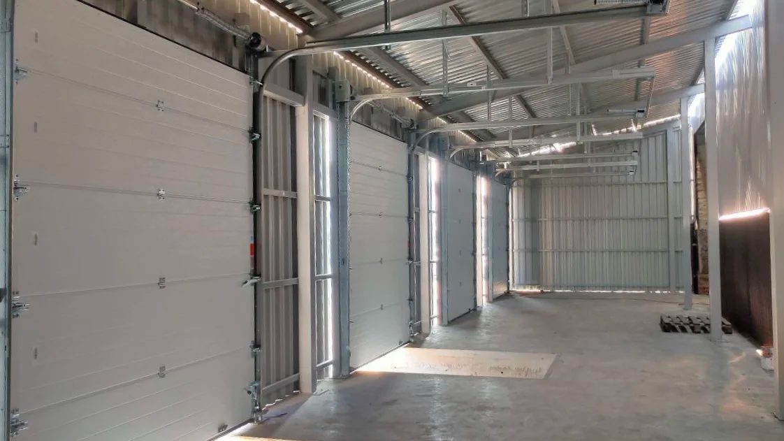 Ворота Alutech ProTrend изнутри комплекса «Южный»
