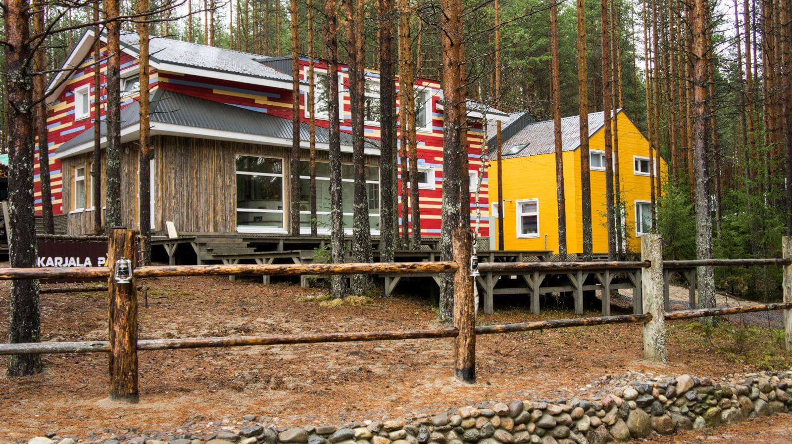 Республика карелия эко. Карьяла парк Петрозаводск. Трэвел-Хижина в Karjala Park. Карджала парк Карелия. Трэвел-Хижины в «Karjala Park», Карелия.