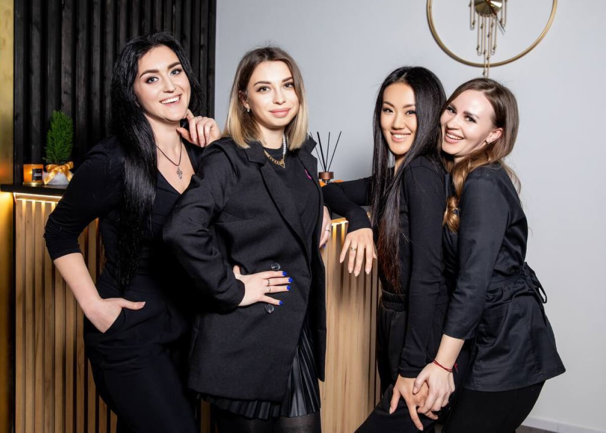 Мастера и администратор школы-студии Ушакова Ким