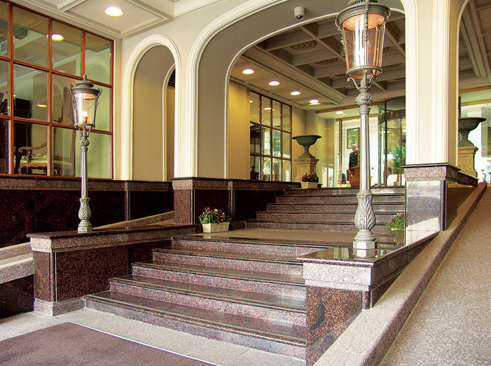 Иконостас с колоннами