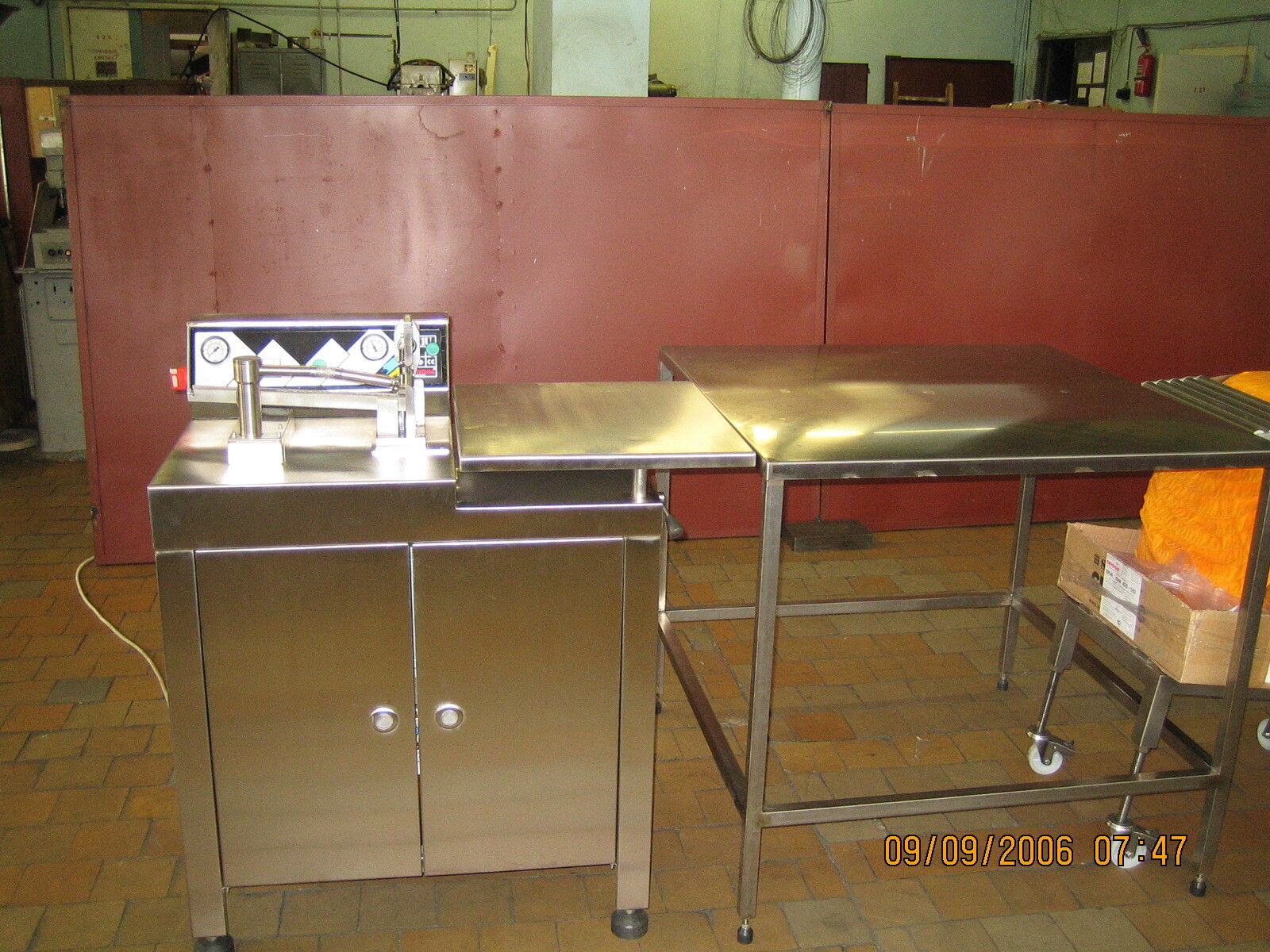 Вакуум-упаковочная машина