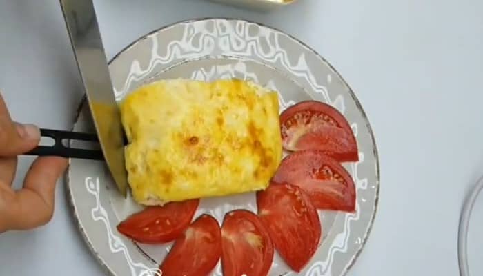 Приготовление пышного омлета с творогом в духовке: шаг 5