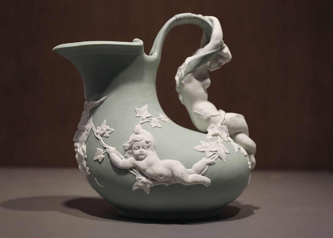 1. Кувшин для вина. 1883 г. Из собрания музея «Невская застава». Автор фото: Е. Лурье