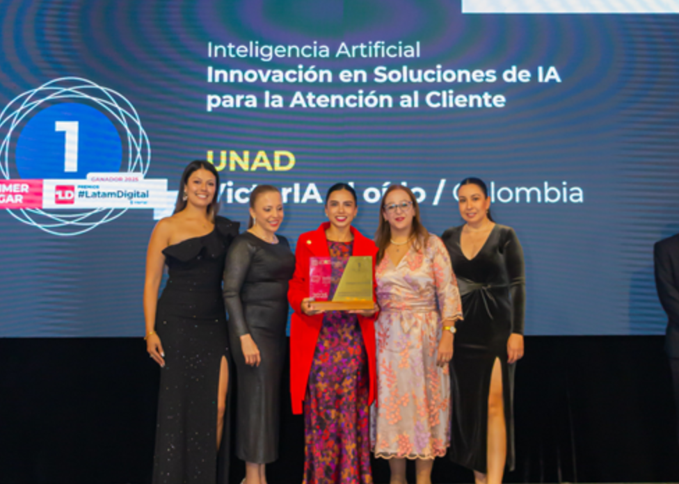 VictorIA al oído, Dobot y plataforma Experta, iniciativas unadistas galardonadas en los Premios Latam Digital 2025