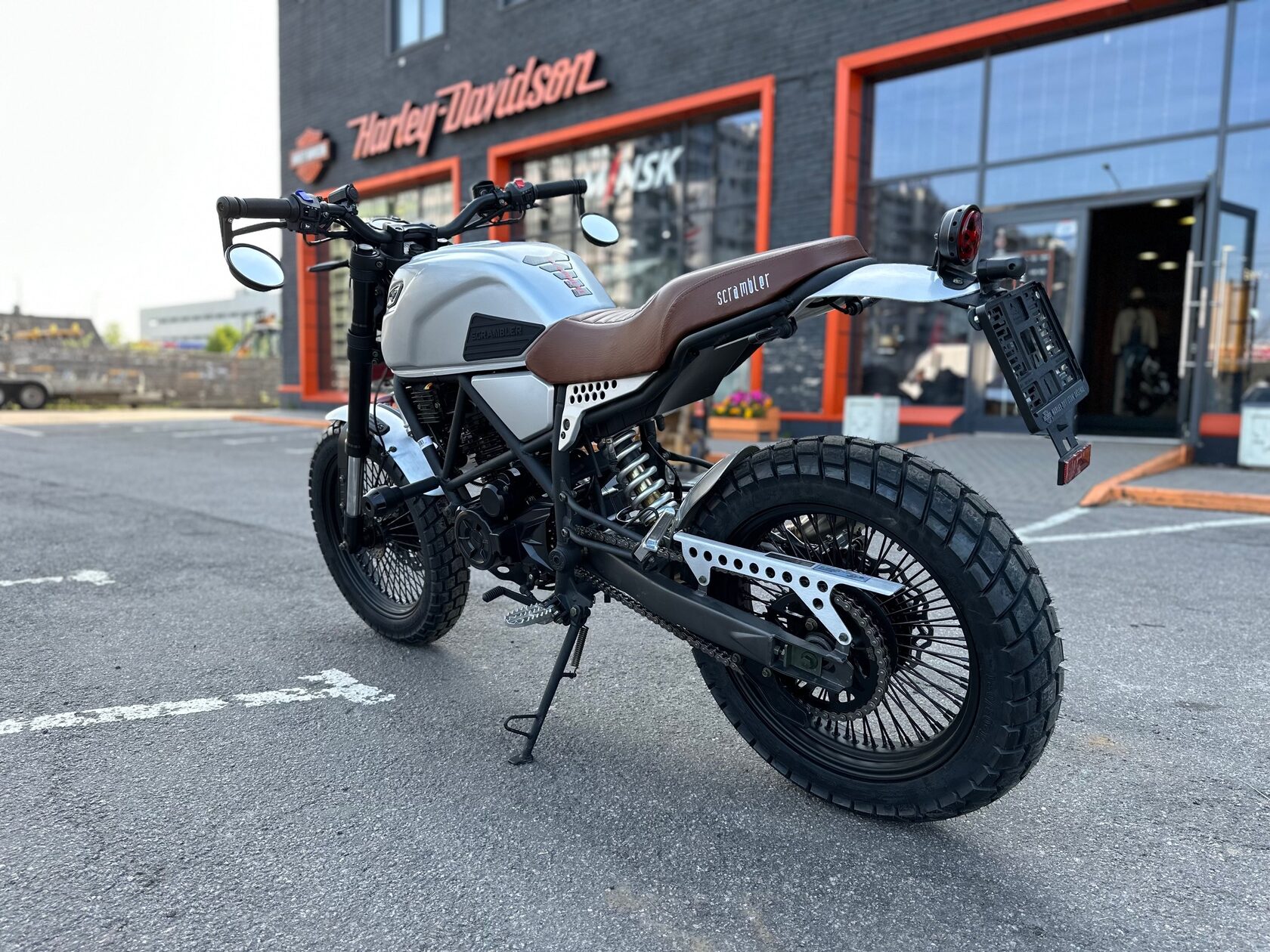 Мотоцикл Fuego Scrambler 250. Fuego Scrambler 300. Скрамблер Фуего 300. Мотоцикл Фуэго скремблер 300.