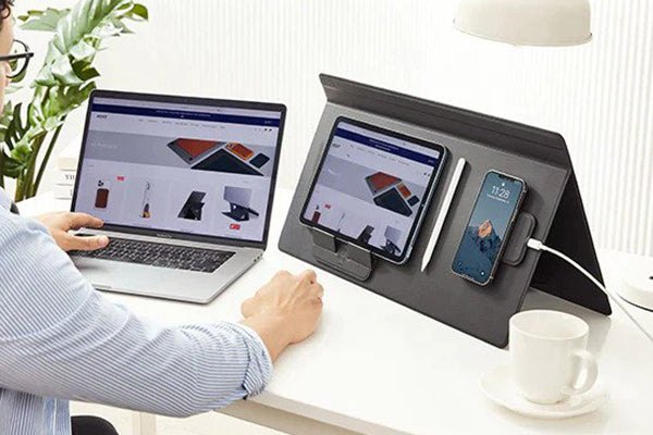 Настольный коврик MOFT Smart Desk Mat рядом с ноутбуком как второй экран