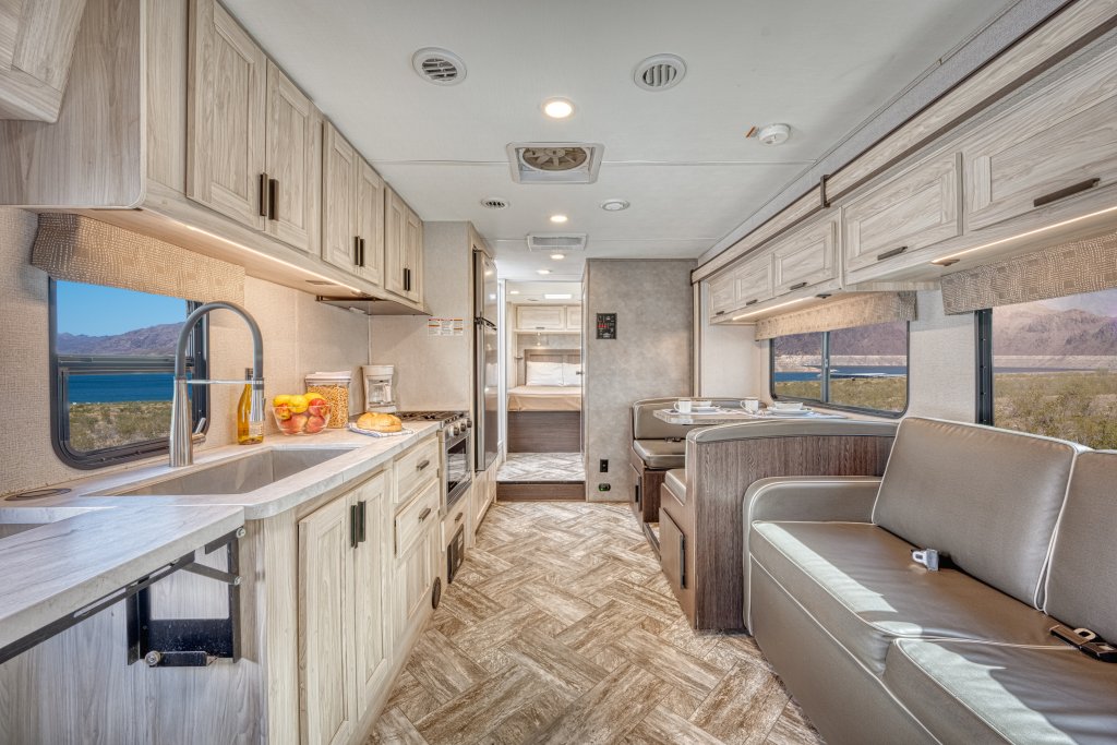Large Class C interior, photo 5