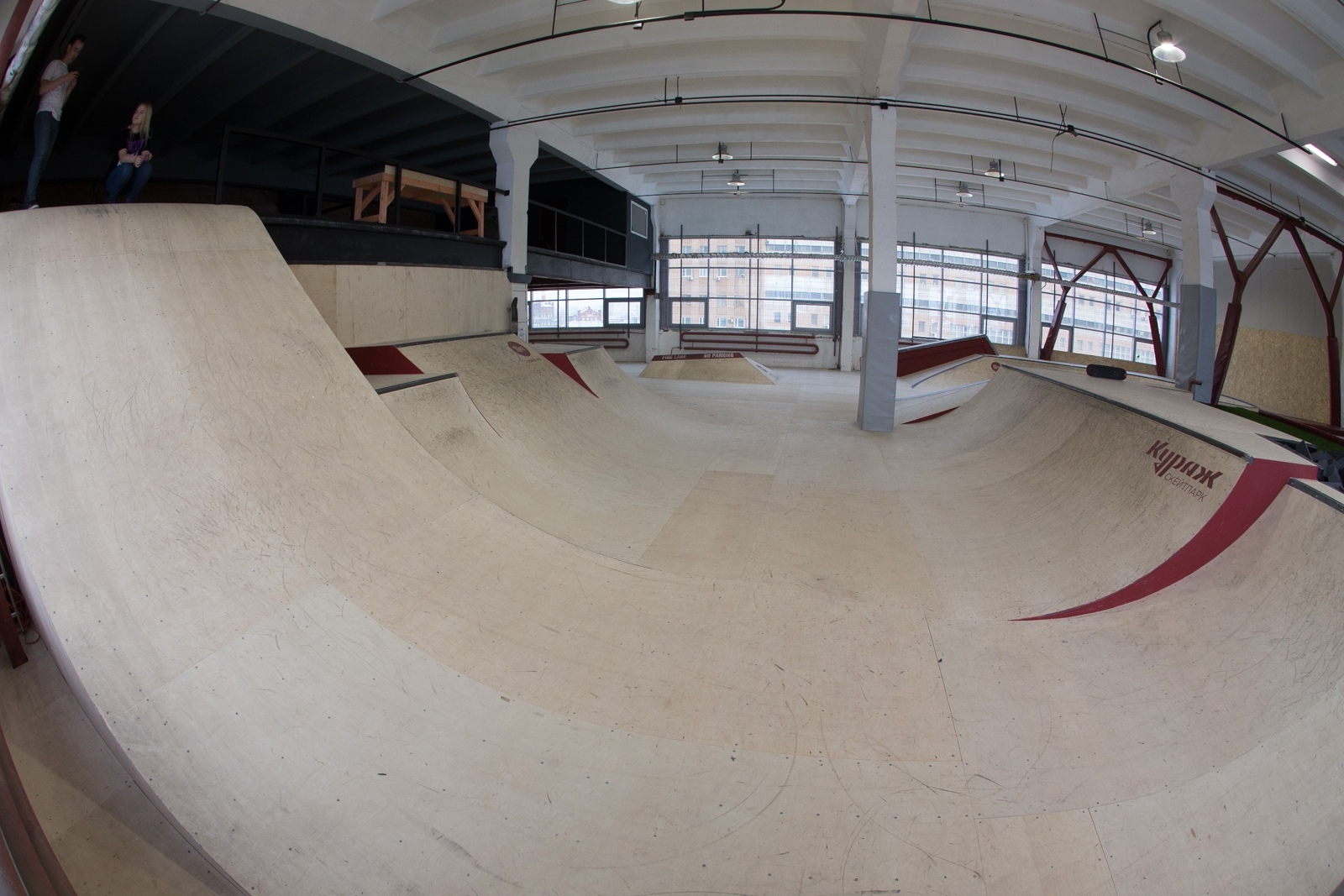 Крытый скейтпарк тула. Парк алтуфьево скейт парк. Крытый скейт парк сокольники. Кураж скейтпарк москва. Скейтпарк санкт-петербург крытый.