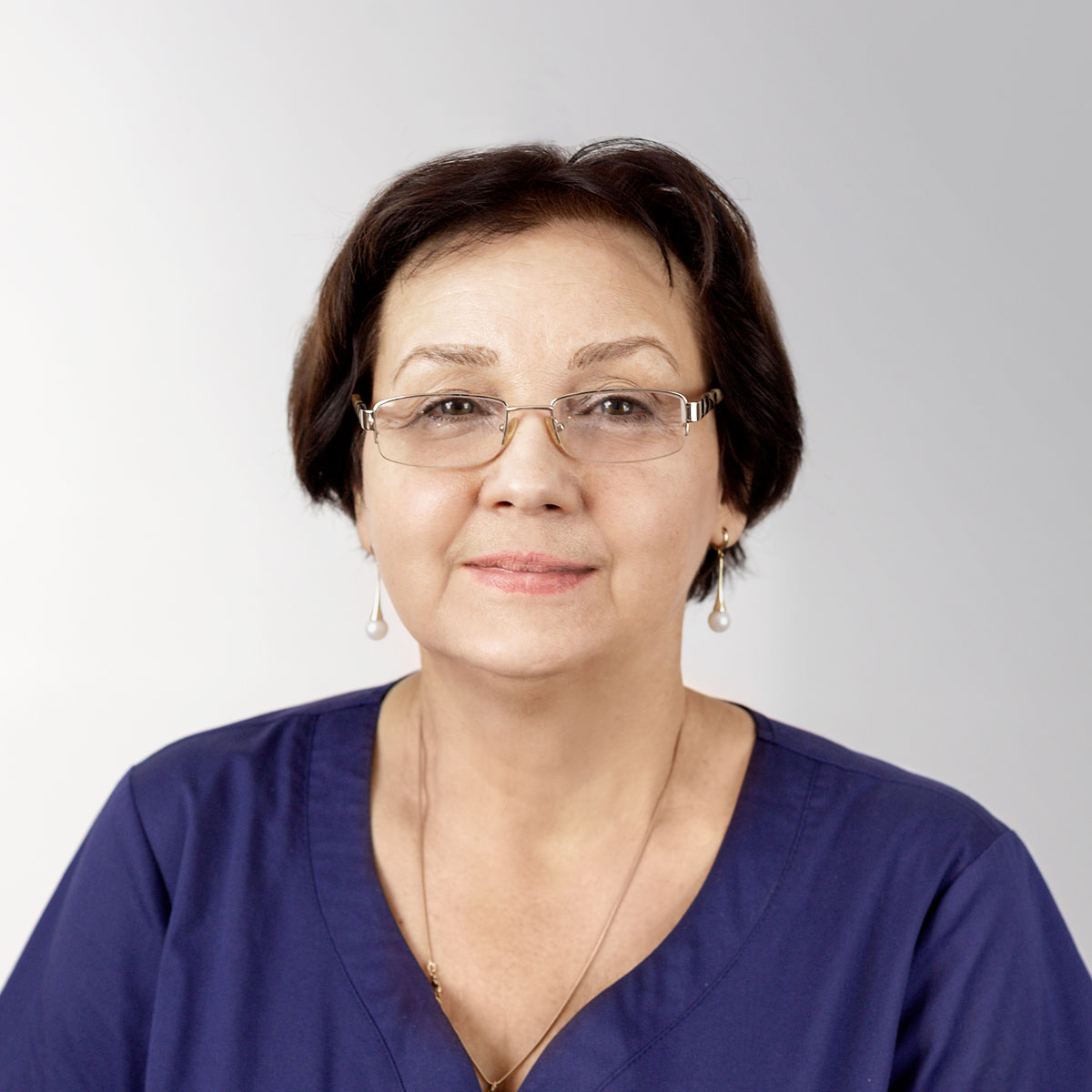 Л медика. Л медика. Модный медицинский халат на молнии. С днем медицинского работника. Л медика.