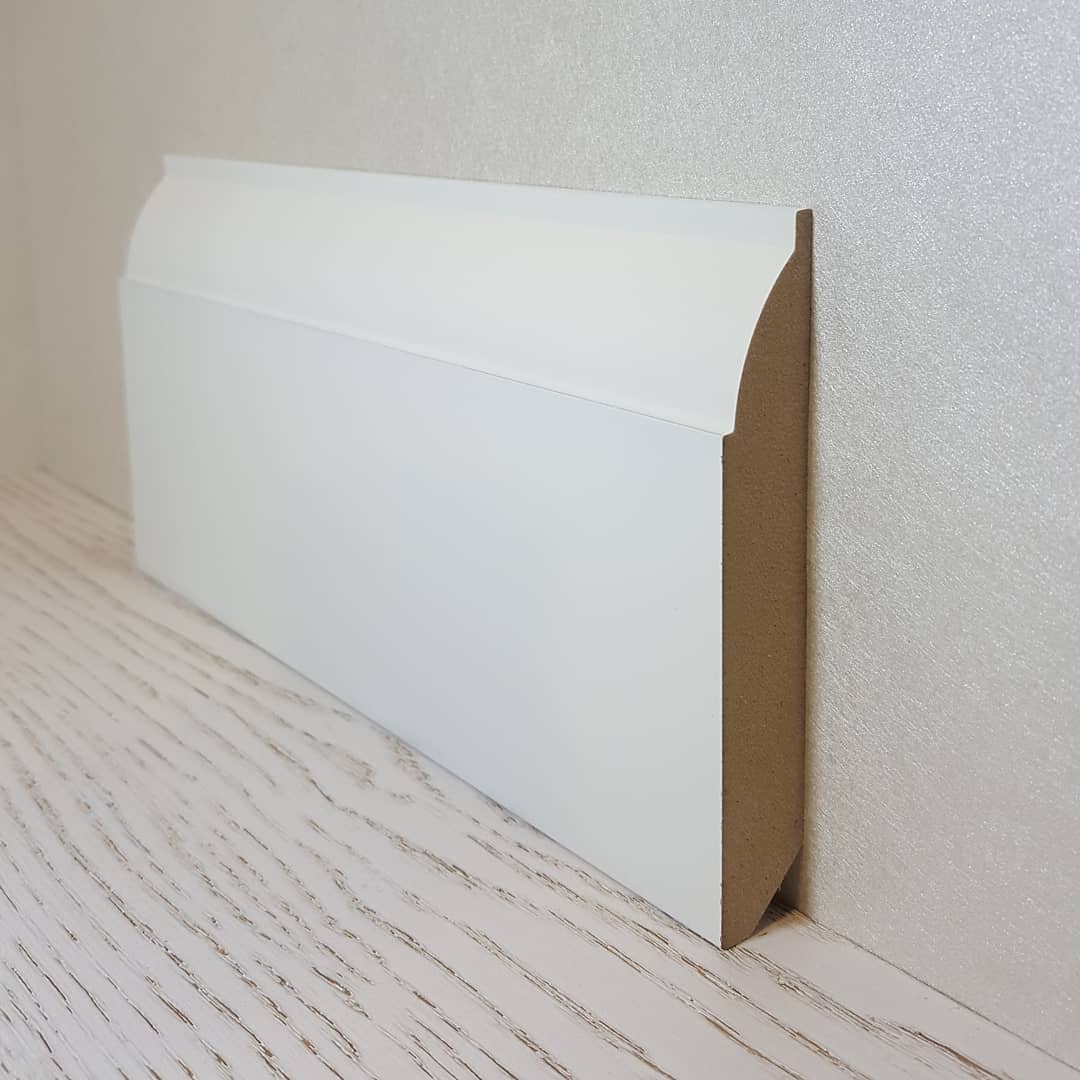 Плинтус из МДФ, окрашенный и идеально вписывающийся в классический декор