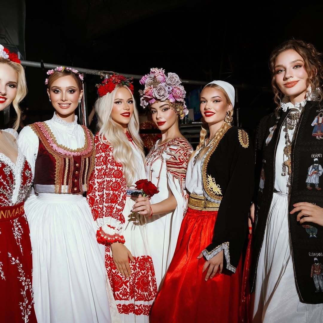 Учаснитчки в конкурса Мис Свят във Виетнам