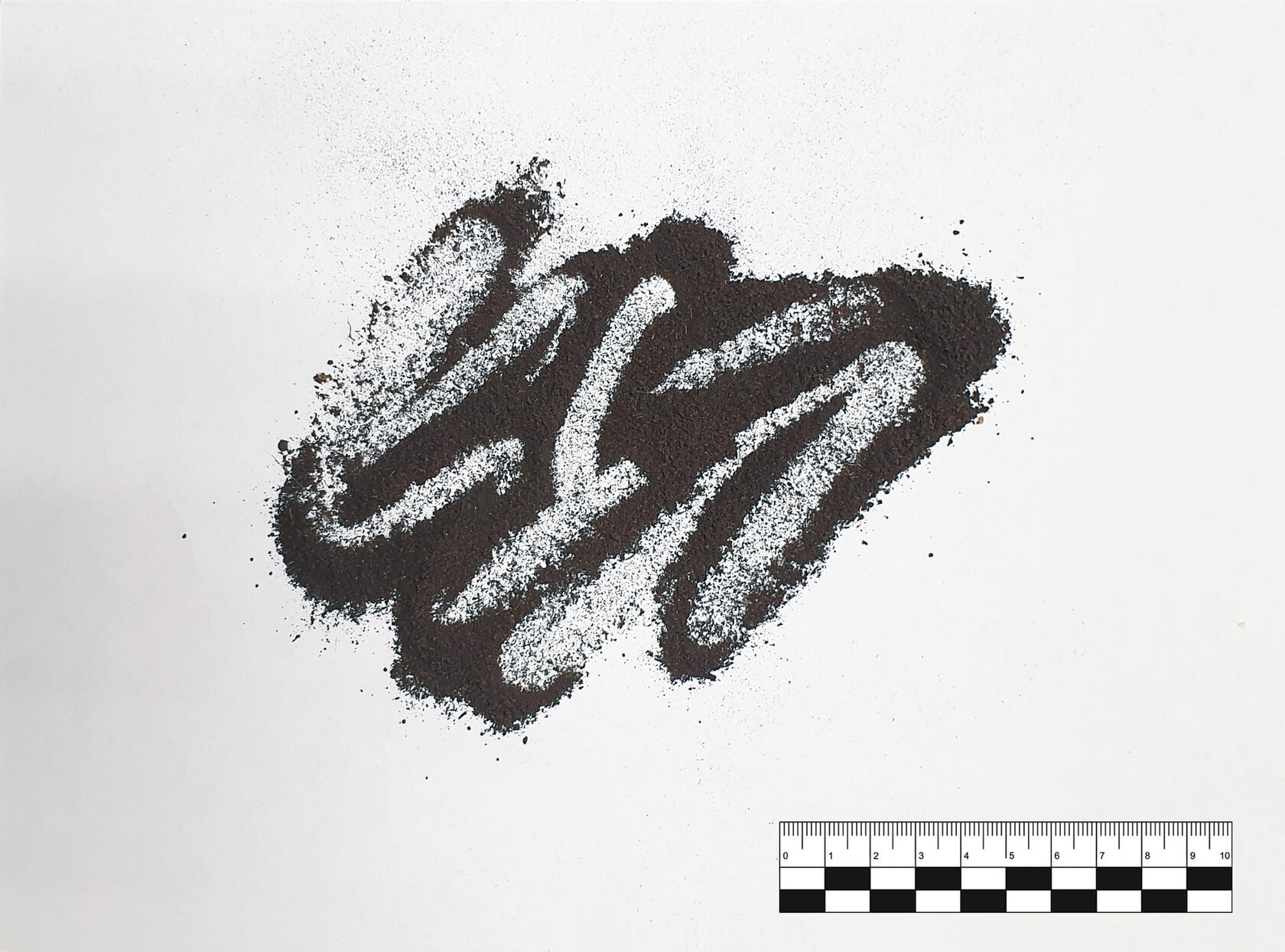 Кормовая добавка на листе бумаги