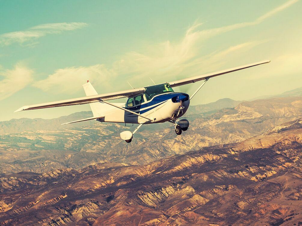 фото нанесения макияжа на лицо девушки 