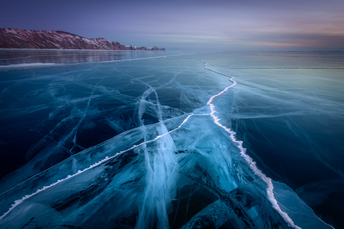 Изумрудный лёд на озере Байкал, Россия