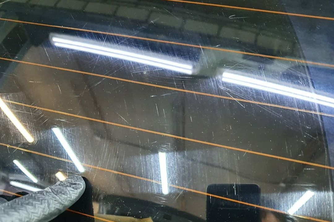 граффити на стекле до полировки