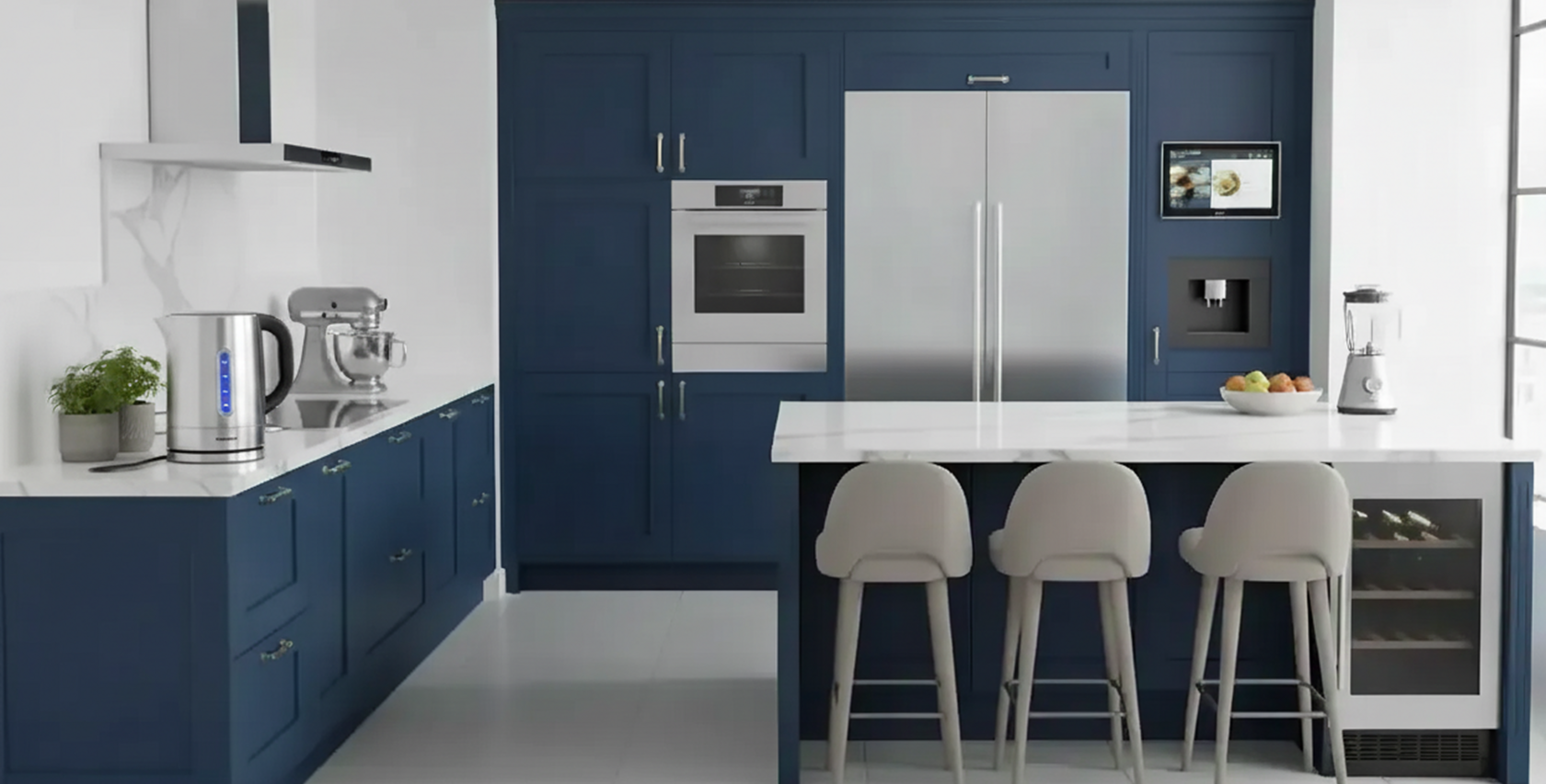 Кухонный гарнитур с встроенной бытовой техникой